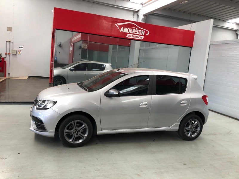 Renault SANDERO 1.6 16V SCE GT LINE Renault SANDERO 1.6 16V SCE GT LINE