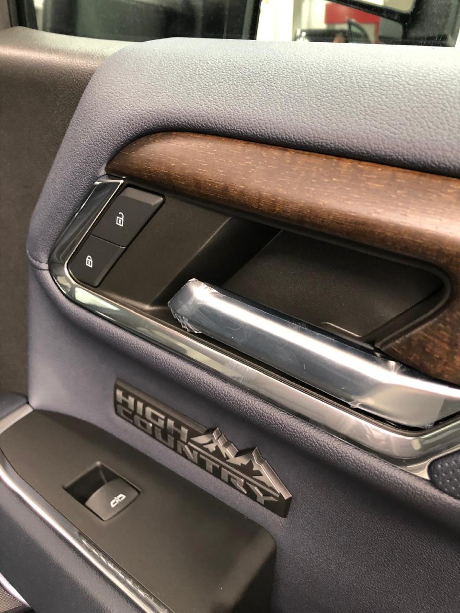 Chevrolet SILVERADO 5.3 V8 HIGH COUNTRY 4X4 - foto 19