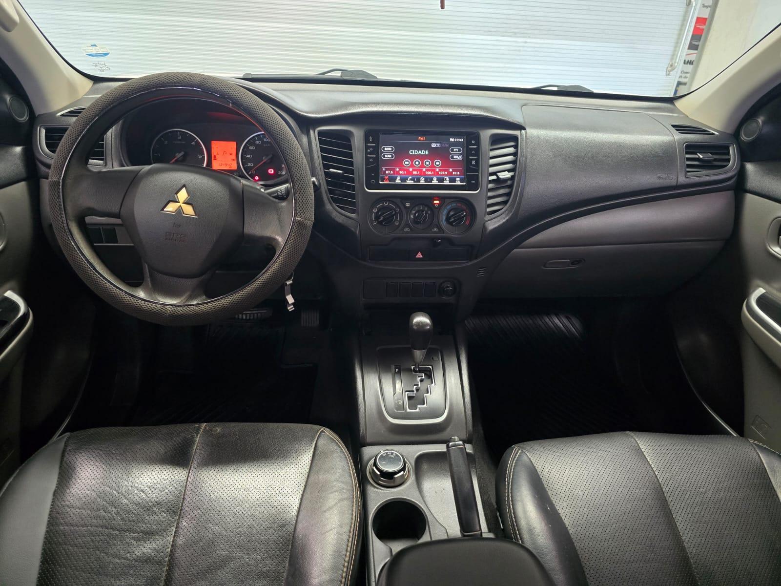 Mitsubishi L200 TRITON 2.4 TURBO SPORT GLS 4X4 - foto 7