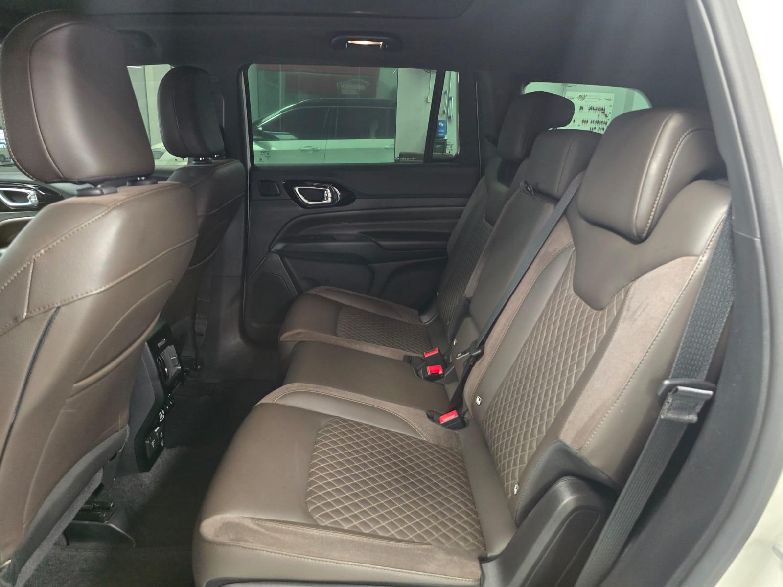 Jeep COMMANDER 1.3 T270 TURBO OVERLAND - foto 9