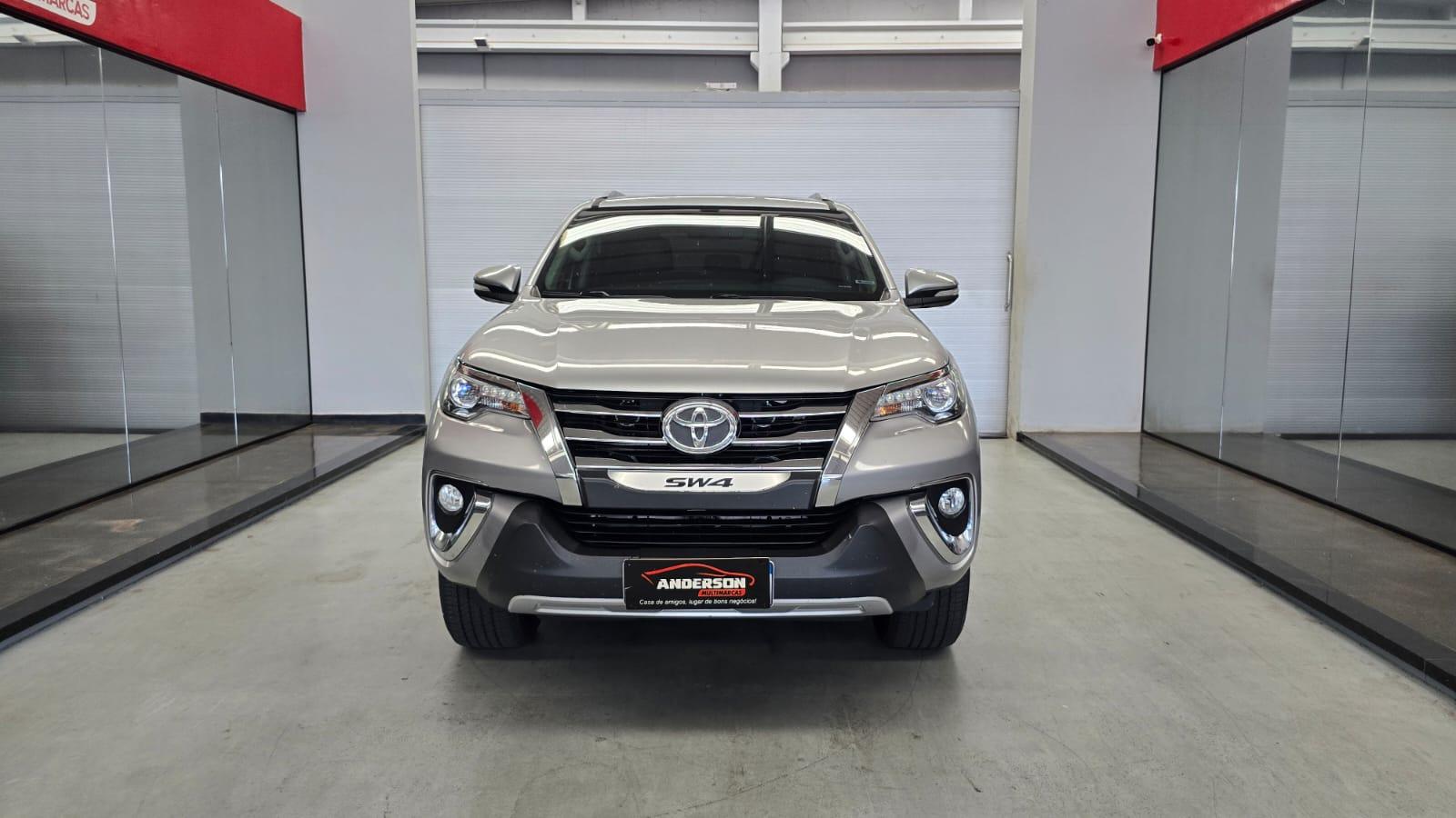 Toyota HILUX SW4 2.8 SRX - foto 2