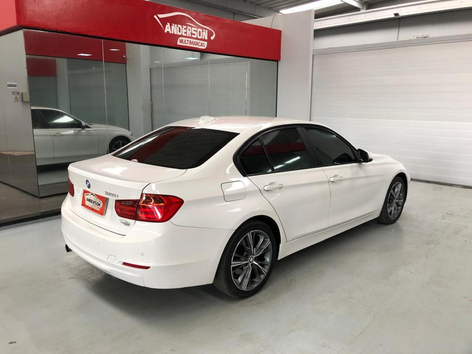 BMW 320i 2.0 TURBO - foto 4