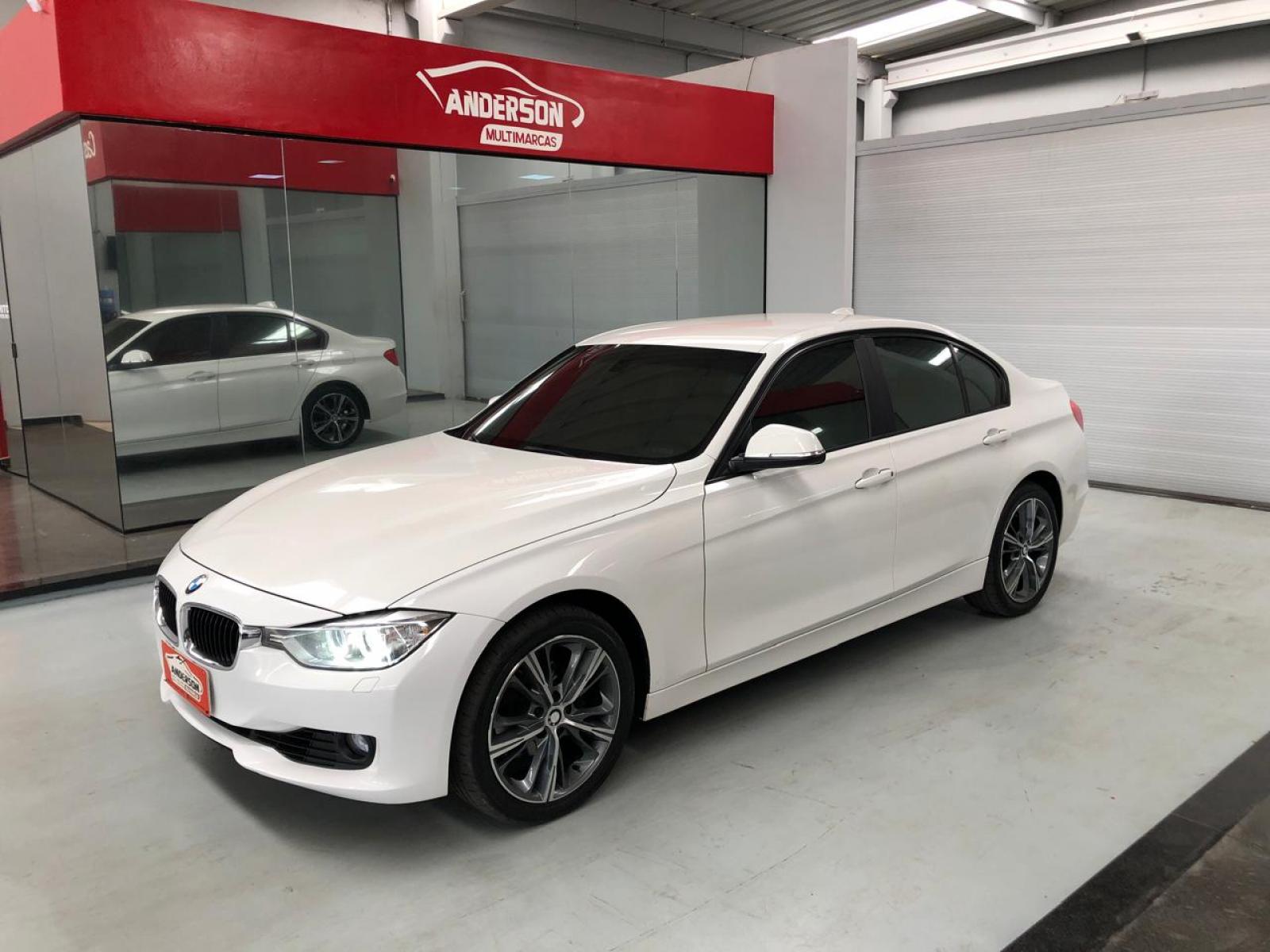 BMW 320i 2.0 TURBO