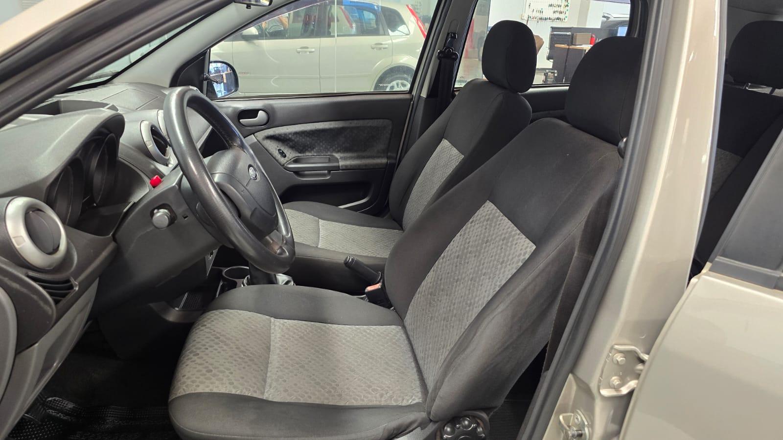 Ford FIESTA 1.6 HATCH - foto 8