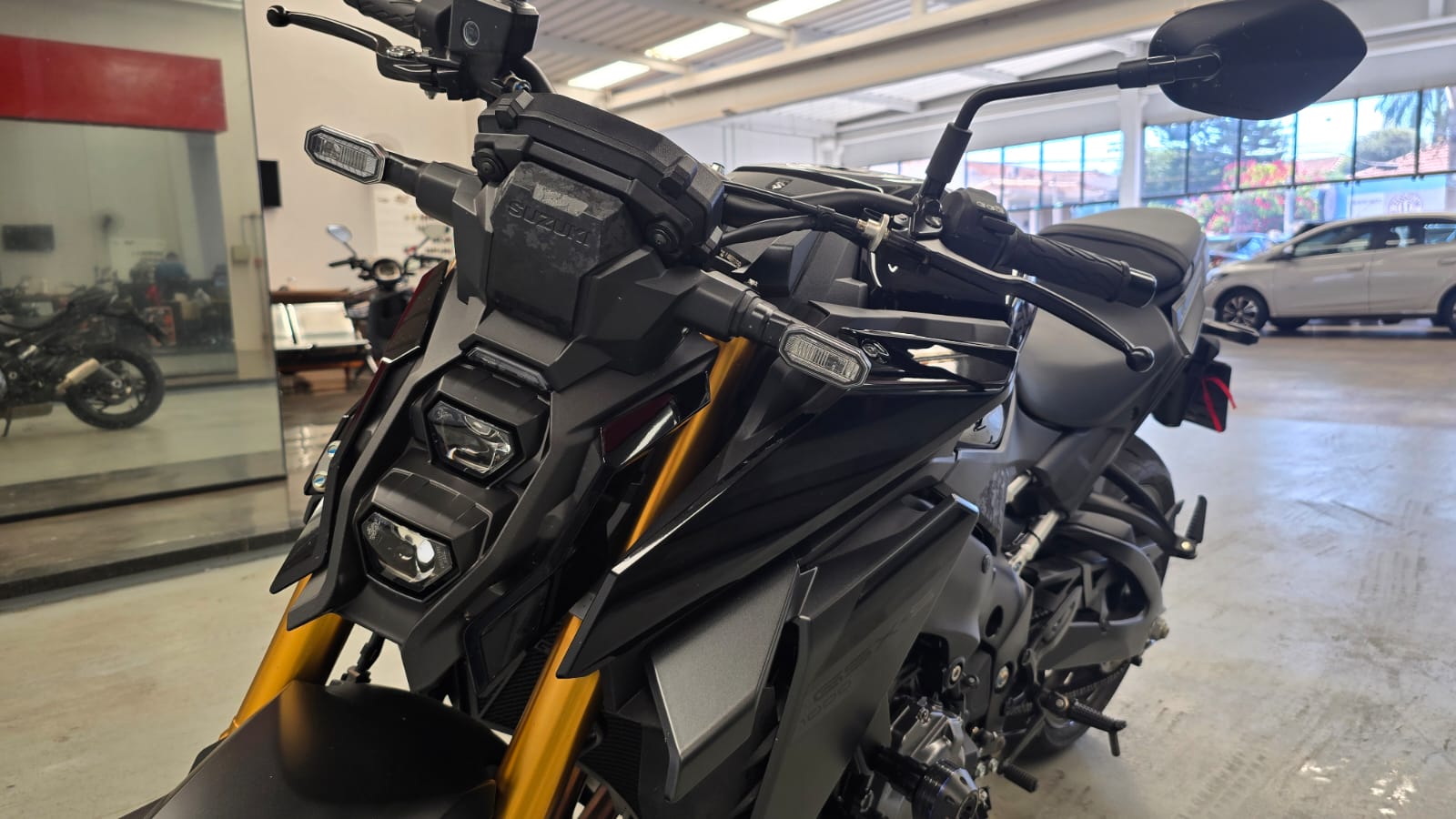 Suzuki GSX-S  - foto 3