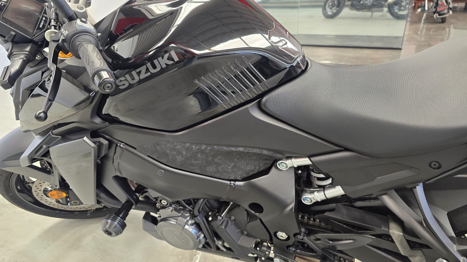 Suzuki GSX-S  - foto 8