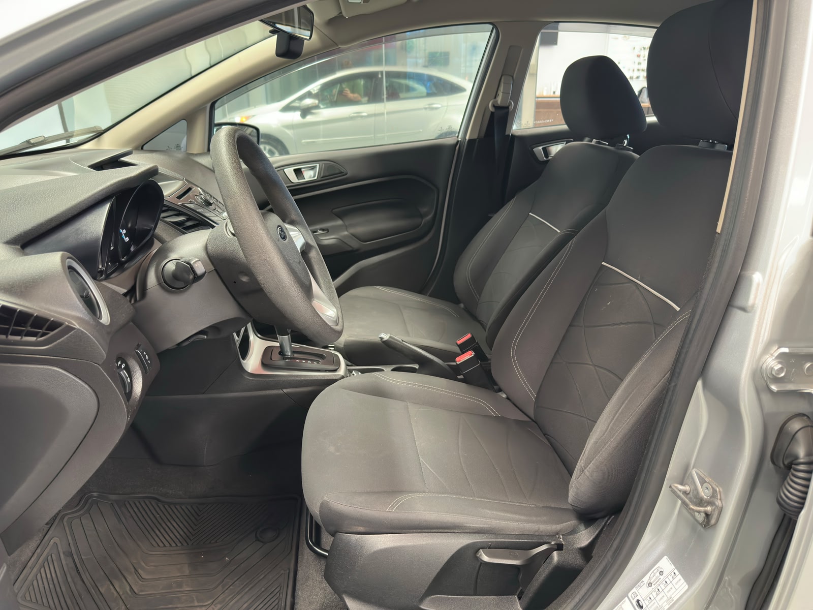 Ford FIESTA - foto 7