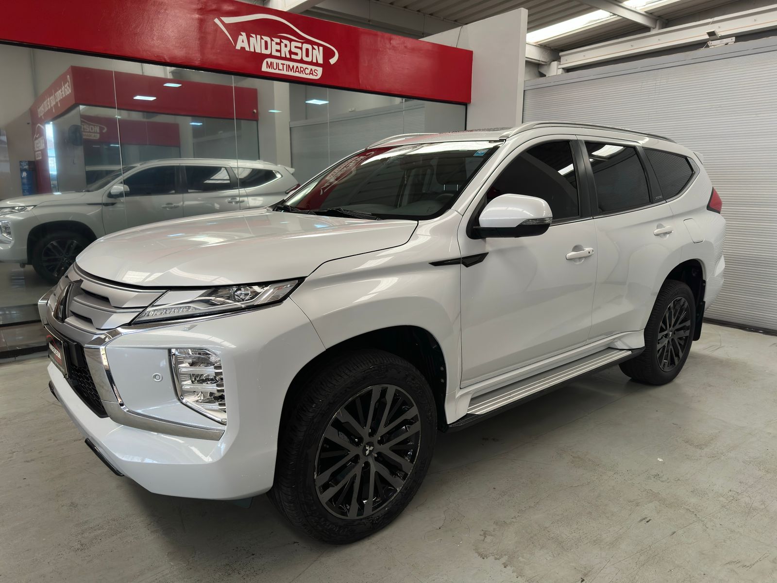 Mitsubishi PAJERO 