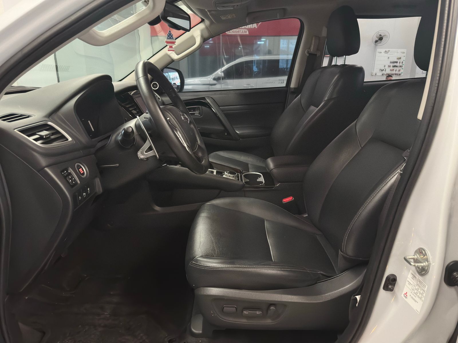 Mitsubishi PAJERO  - foto 7