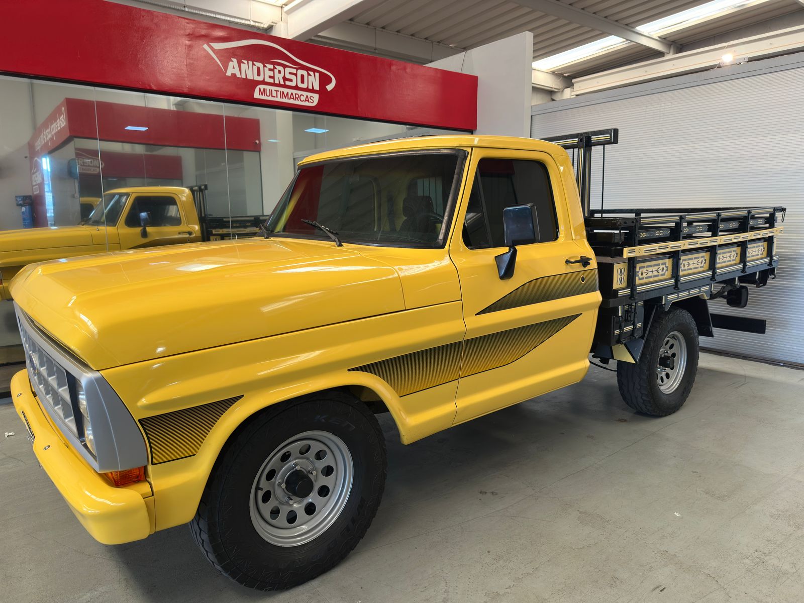 Ford F-1000 
