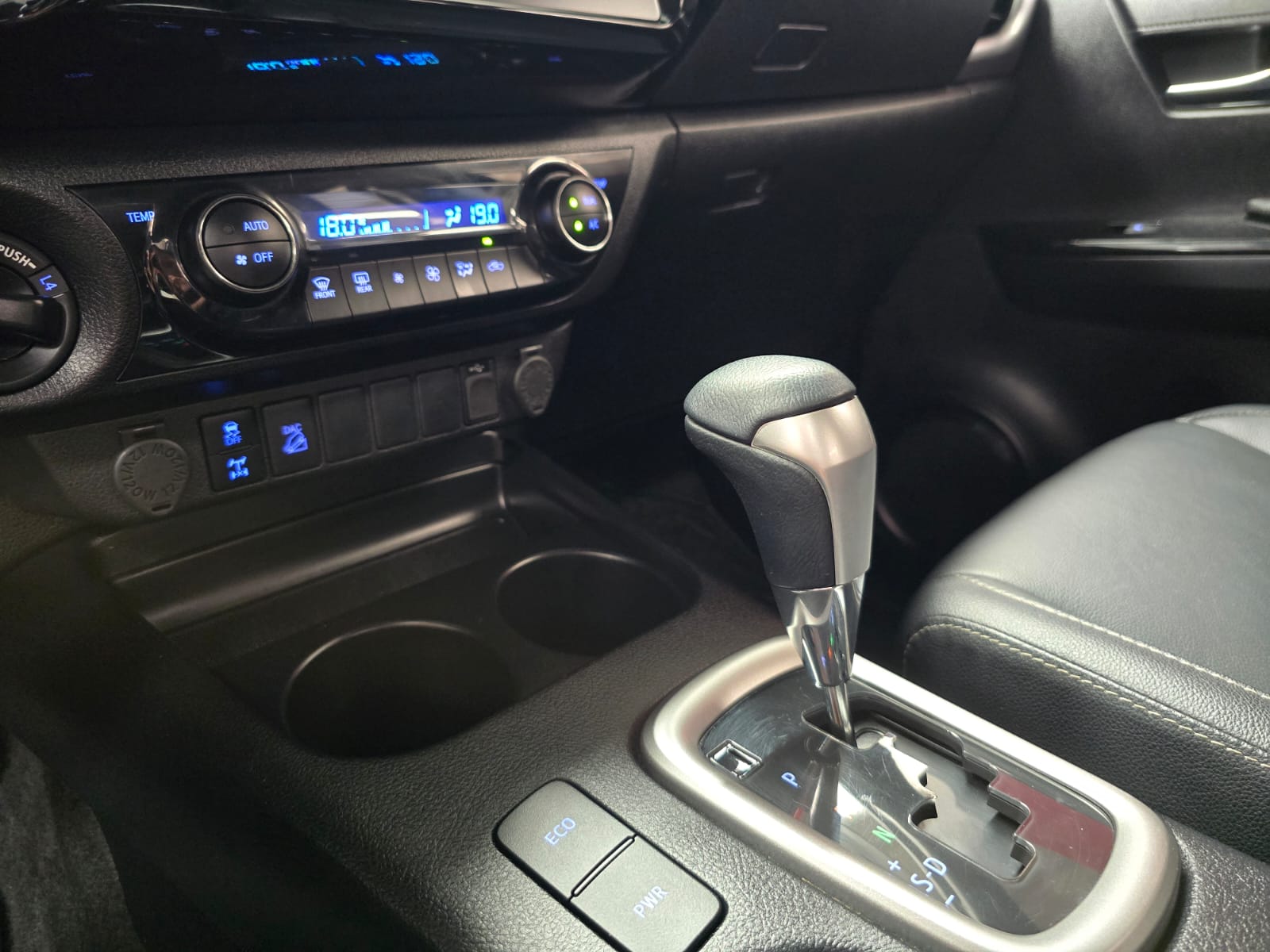 Toyota HILUX - foto 10